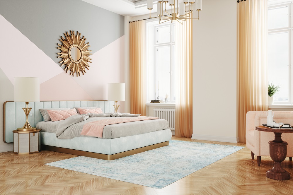 Chambre à coucher décorée avec des couleurs pastels, rose et gris. 