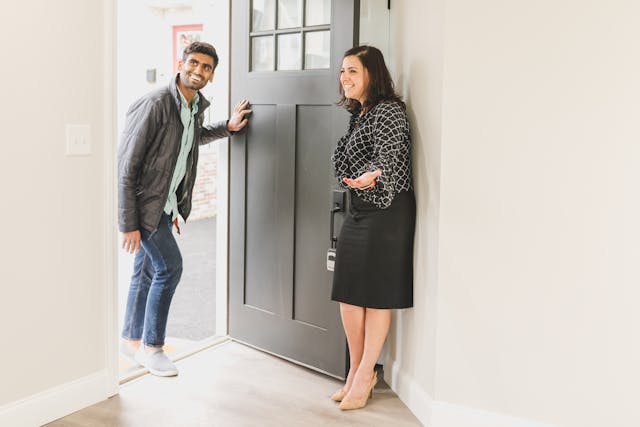 Visite d'un bien immobilier à vendre en cours de financement.